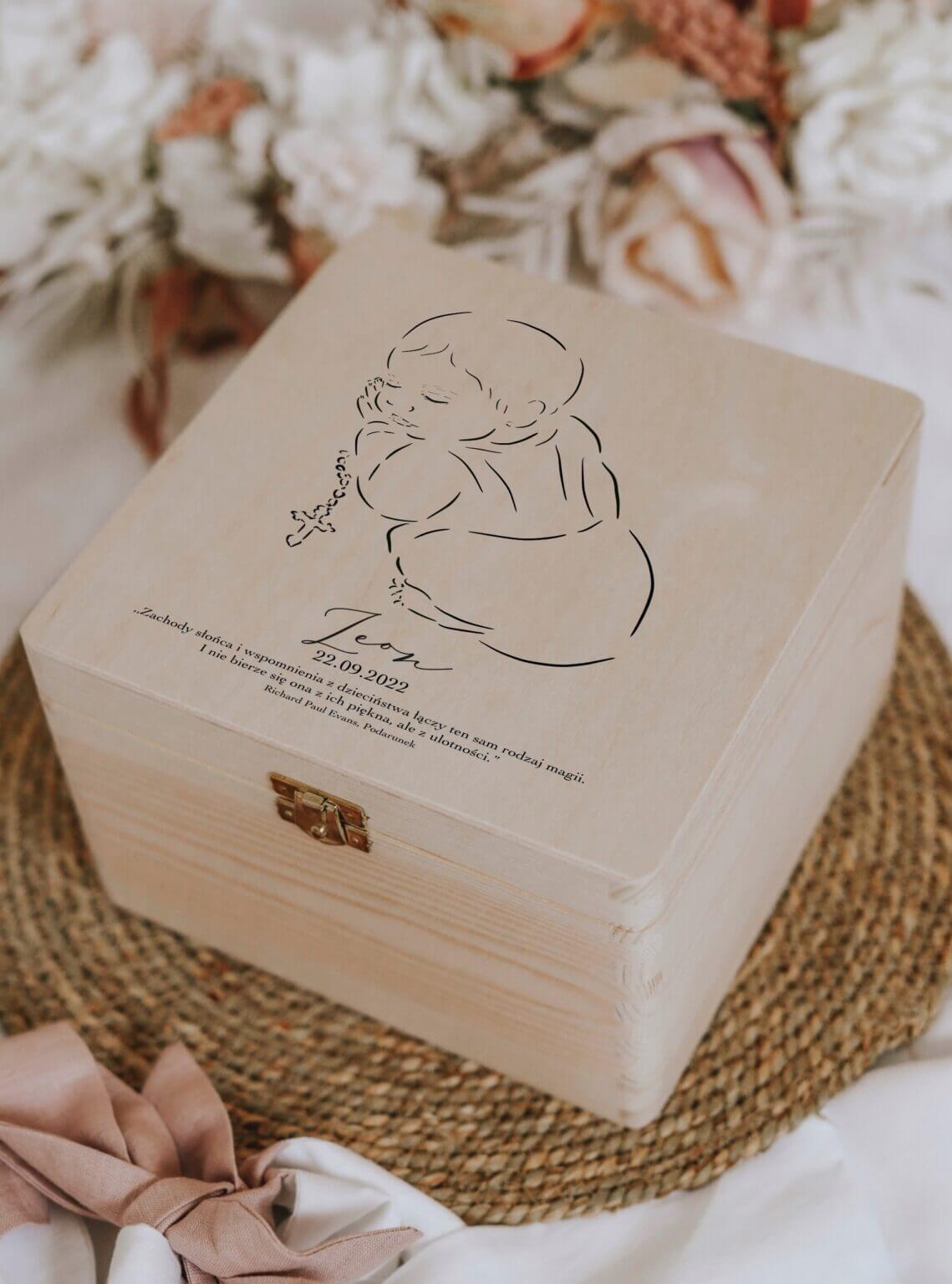Drewniane pudełko na chrzest – prezent na Chrzest Święty dla chłopca