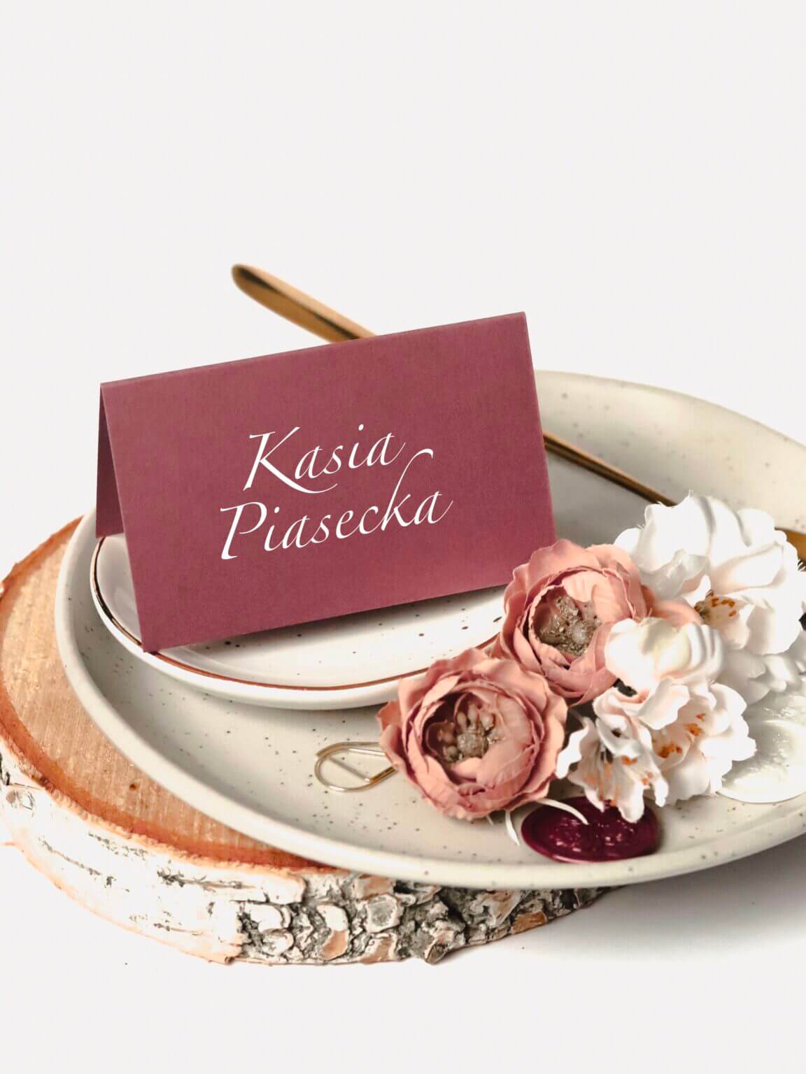 Klasyczne winietki  stojące – biały nadruk na ciemno – różowym papierze
