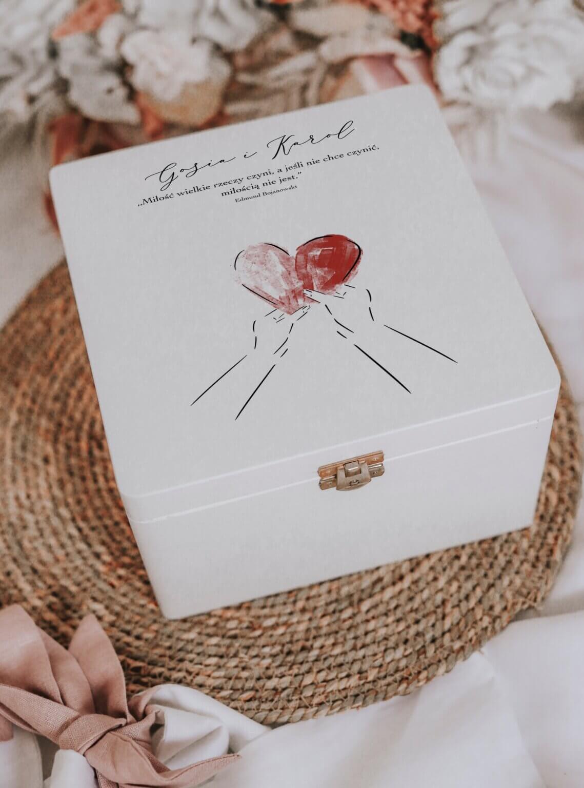 Romantyczny prezent na Walentynki dla niego/dla niej – drewniane pudełko z serduszkiem