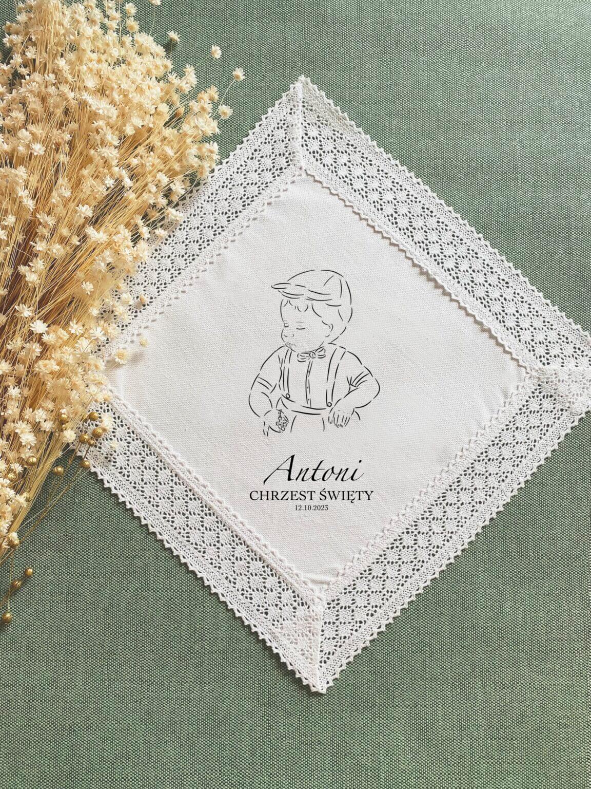 Bawełniana szatka na Chrzest Święty z personalizowanym napisem dla chłopca