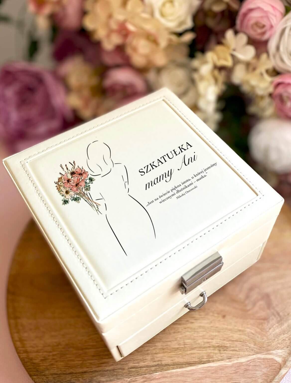 Personalizowana szkatułka – prezent na imieniny mamy